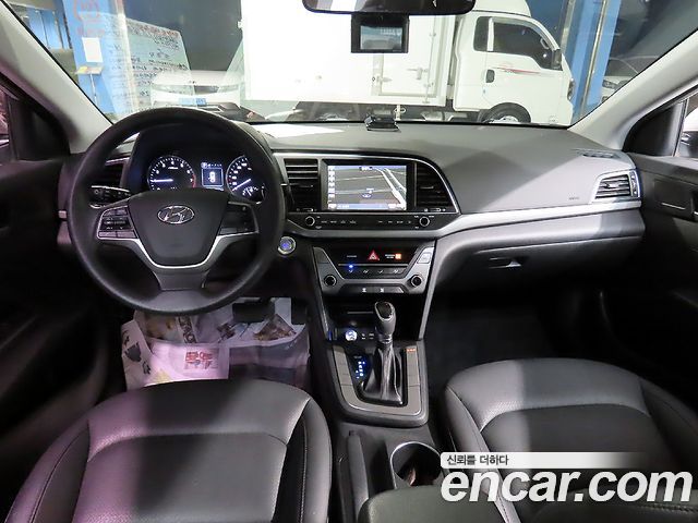Hyundai AVANTE 2018 — photo 5
