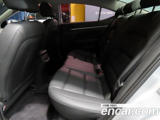 Hyundai AVANTE 2018 — photo 7