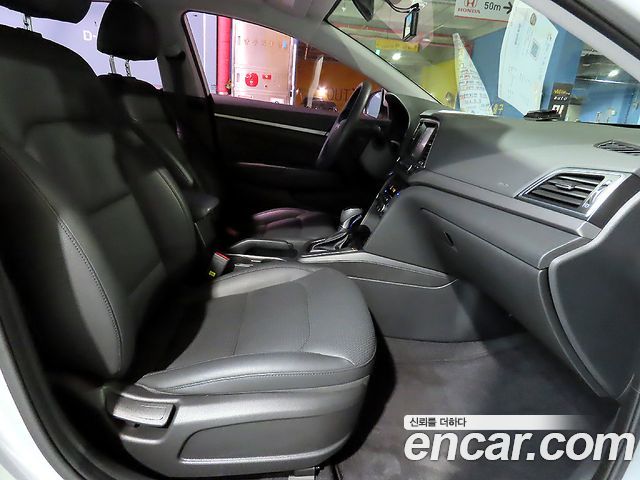 Hyundai AVANTE 2018 — photo 8