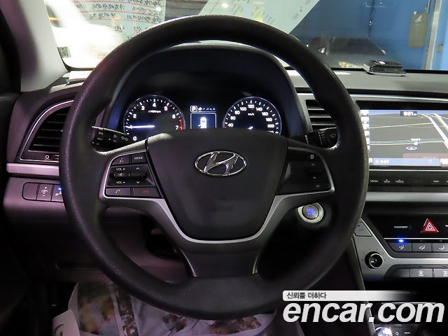 Hyundai AVANTE 2018 — photo 10