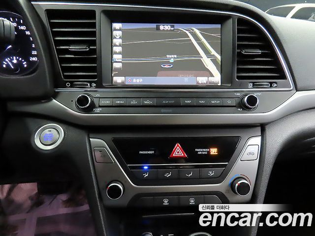 Hyundai AVANTE 2018 — photo 12