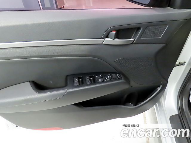 Hyundai AVANTE 2018 — photo 14