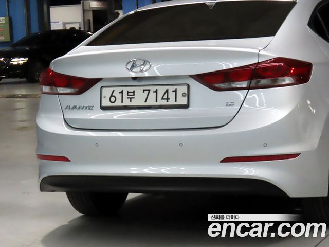 Hyundai AVANTE 2018 — photo 17