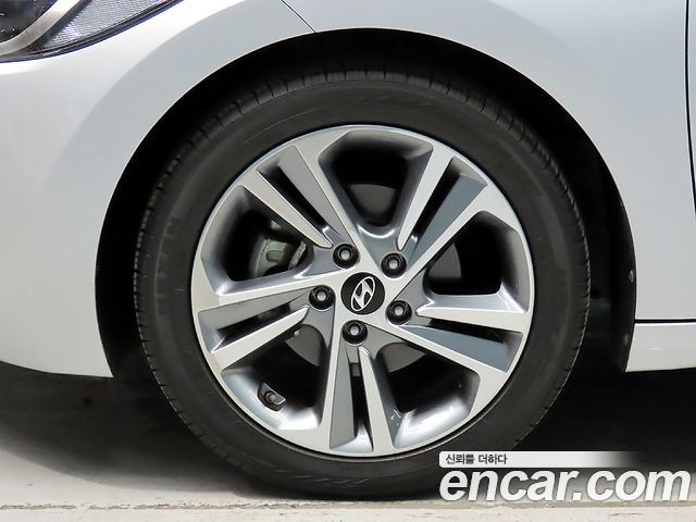 Hyundai AVANTE 2018 — photo 19