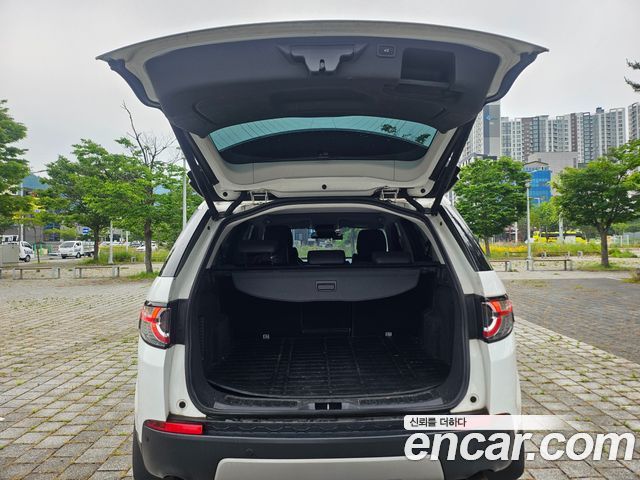Land Rover Discovery Sport 2016 — photo 8