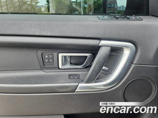 Land Rover Discovery Sport 2016 — photo 12