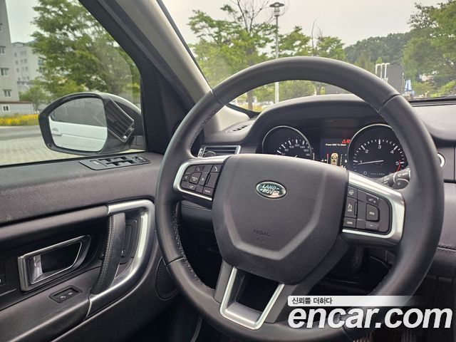 Land Rover Discovery Sport 2016 — photo 17