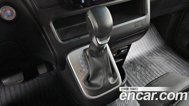 Hyundai Staria 2024 — photo 12
