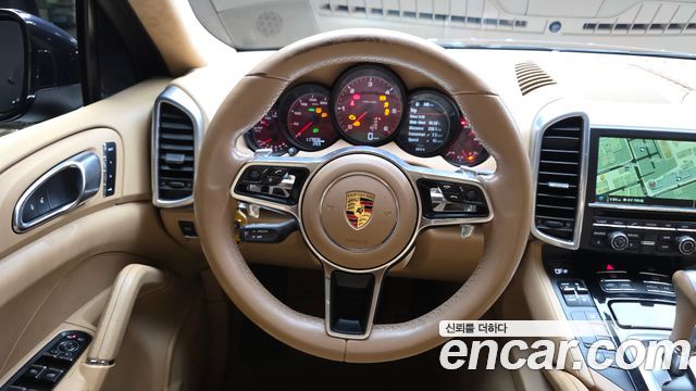 Porsche Cayenne 2016 — photo 13