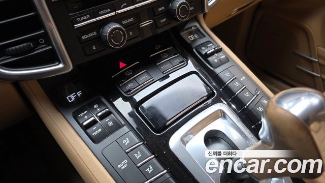 Porsche Cayenne 2016 — photo 16