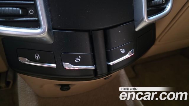 Porsche Cayenne 2016 — photo 19