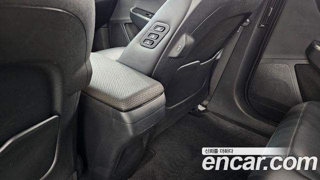 Kia EV6 2023 — photo 28