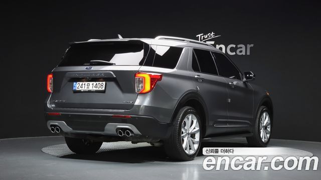 Ford Explorer 2022 — photo 2