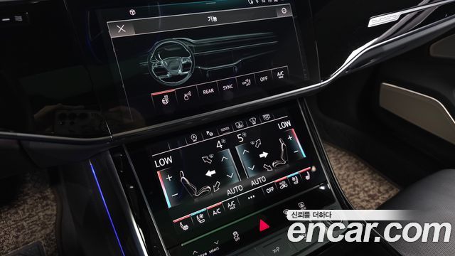 Audi A8 2021 — photo 9