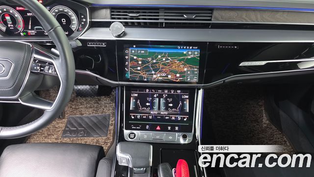 Audi A8 2021 — photo 14