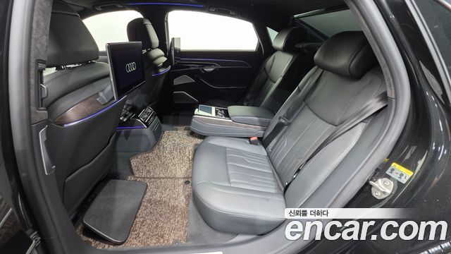 Audi A8 2021 — photo 18
