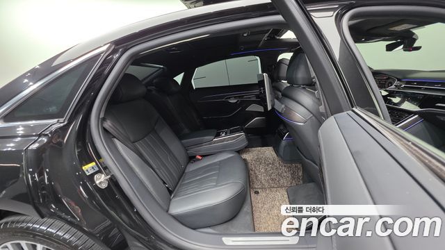 Audi A8 2021 — photo 19
