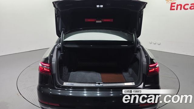 Audi A8 2021 — photo 20