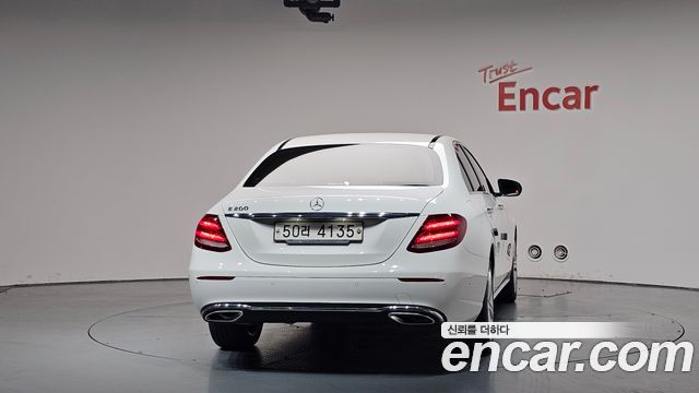 Mercedes-Benz E-Class 2018 — photo 4
