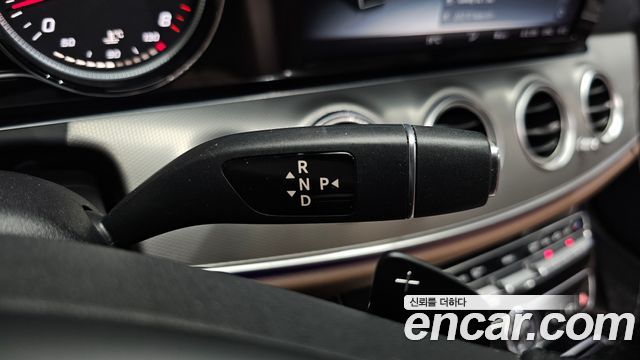 Mercedes-Benz E-Class 2018 — photo 12