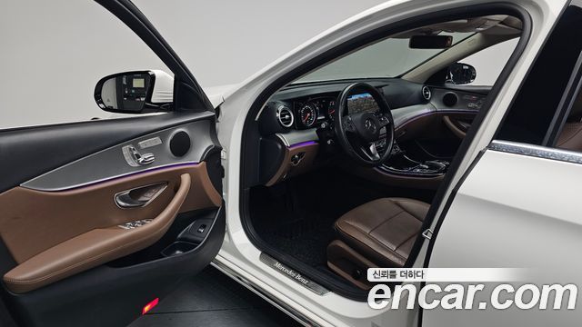 Mercedes-Benz E-Class 2018 — photo 13