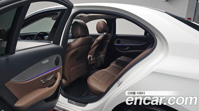 Mercedes-Benz E-Class 2018 — photo 17