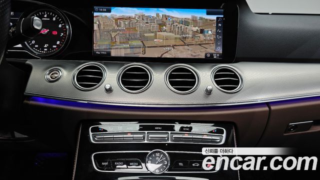 Mercedes-Benz E-Class 2018 — photo 19