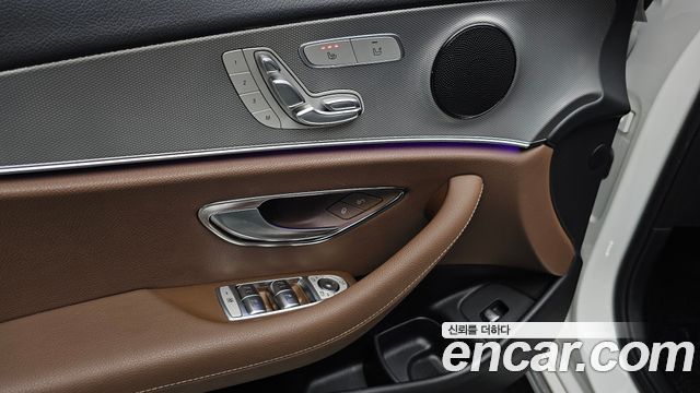 Mercedes-Benz E-Class 2018 — photo 23