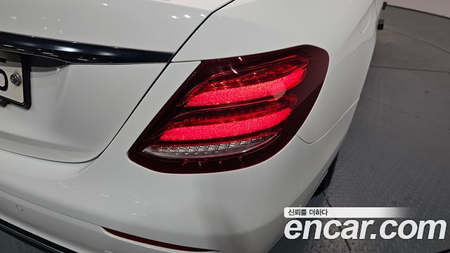 Mercedes-Benz E-Class 2018 — photo 9