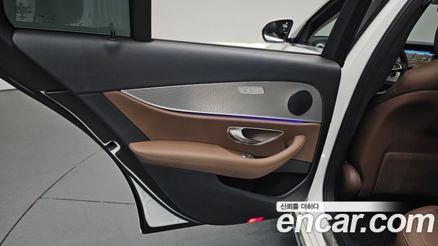 Mercedes-Benz E-Class 2018 — photo 15