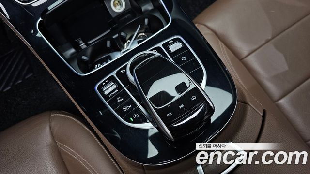 Mercedes-Benz E-Class 2018 — photo 31