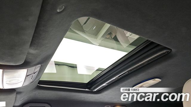 Mercedes-Benz G-Class 2025 — photo 24