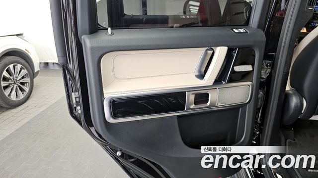 Mercedes-Benz G-Class 2025 — photo 15