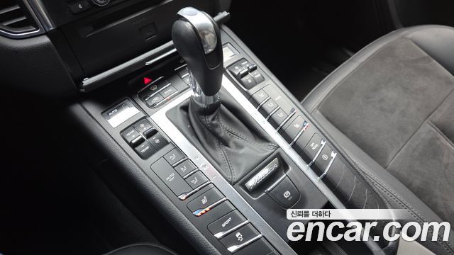 Porsche Macan 2016 — photo 9