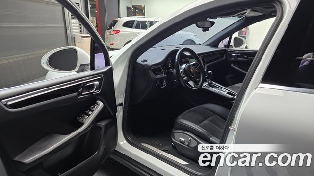 Porsche Macan 2016 — photo 10