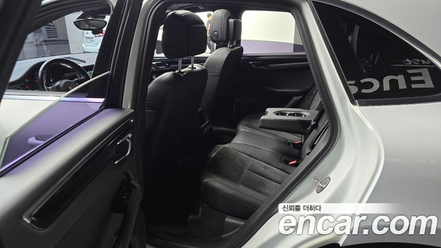 Porsche Macan 2016 — photo 11