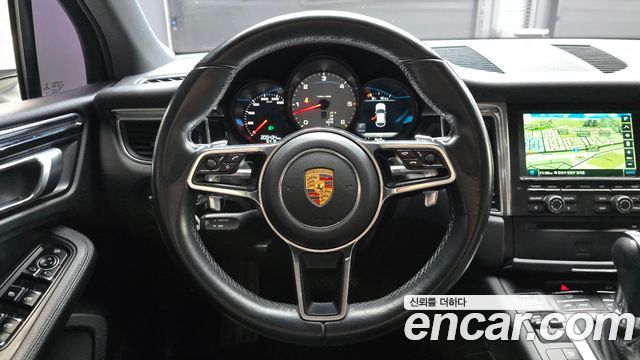 Porsche Macan 2016 — photo 13