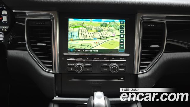 Porsche Macan 2016 — photo 16