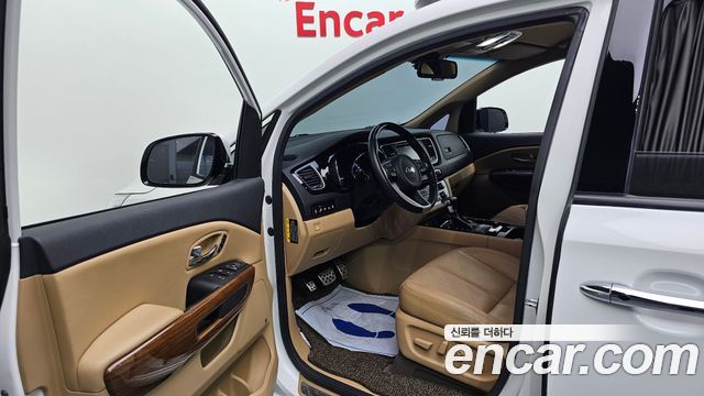 Kia Canival 2017 — photo 10