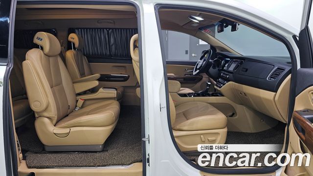Kia Canival 2017 — photo 12