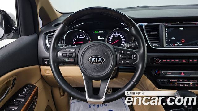 Kia Canival 2017 — photo 14