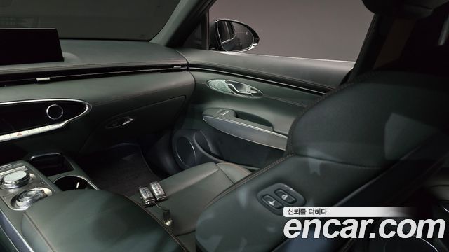 Genesis GV70 2021 — photo 12