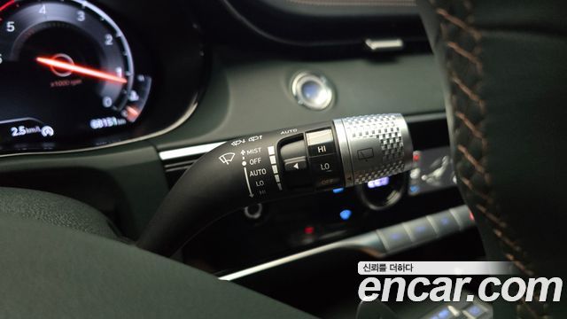 Genesis GV70 2021 — photo 17