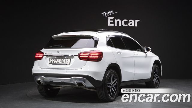 Mercedes-Benz GLA-Class 2018 — photo 2