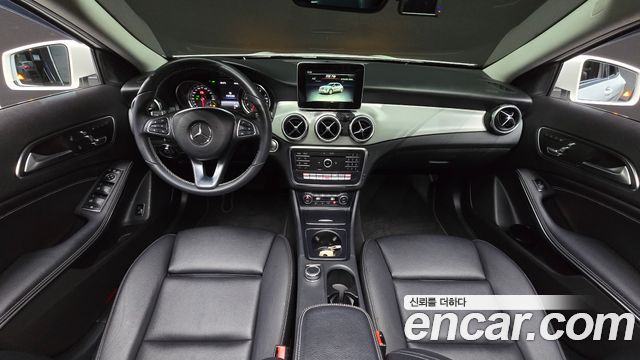 Mercedes-Benz GLA-Class 2018 — photo 10