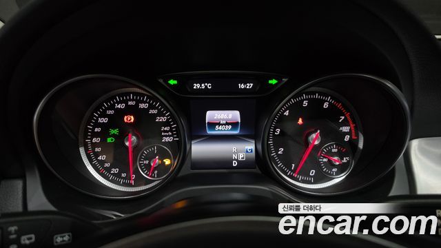 Mercedes-Benz GLA-Class 2018 — photo 11