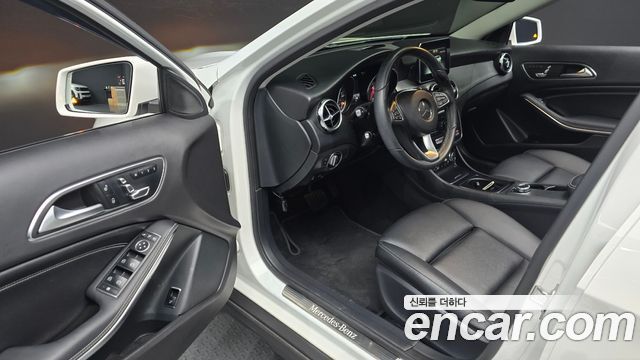 Mercedes-Benz GLA-Class 2018 — photo 13