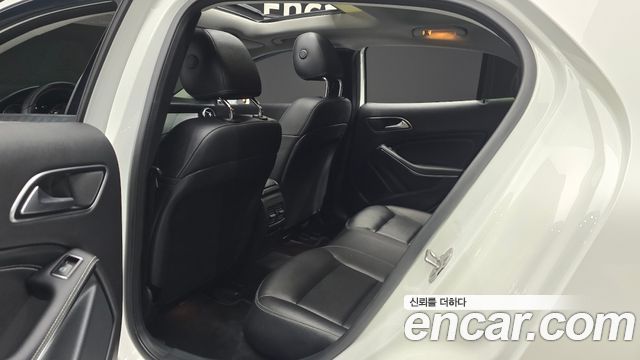 Mercedes-Benz GLA-Class 2018 — photo 17