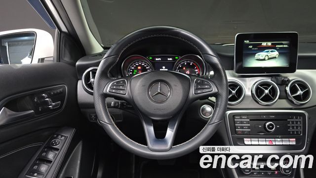 Mercedes-Benz GLA-Class 2018 — photo 18