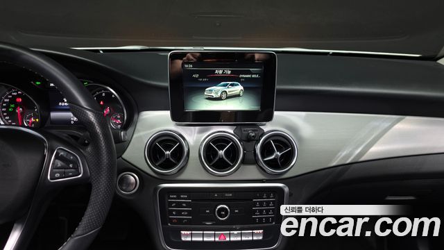 Mercedes-Benz GLA-Class 2018 — photo 19